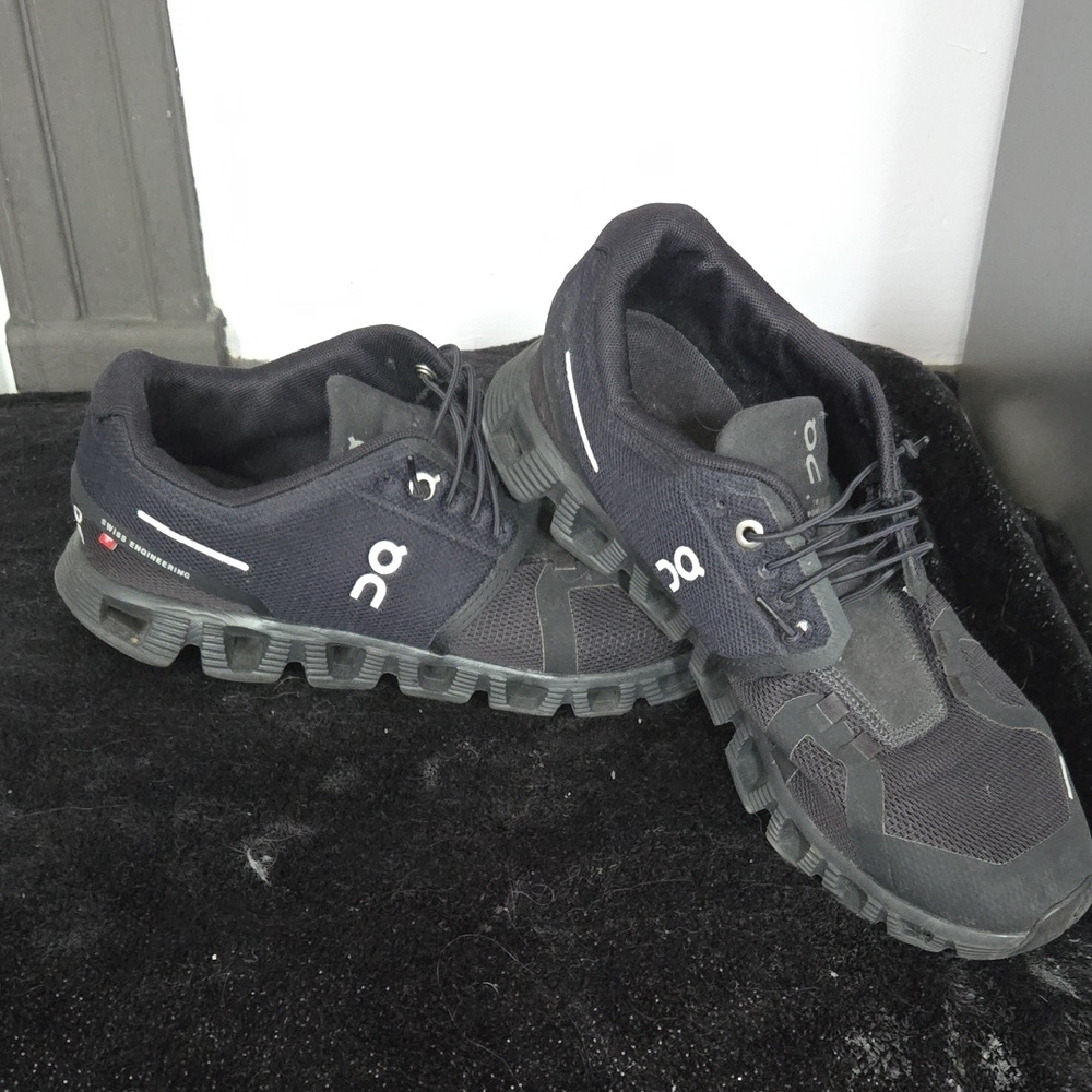 On Cloud Womens Shoes